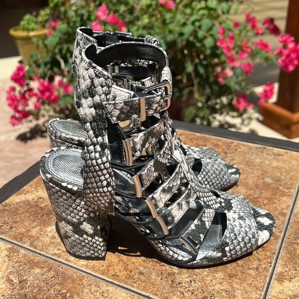 Gianni Bini Gladiator faux snake skin block heels Size 7